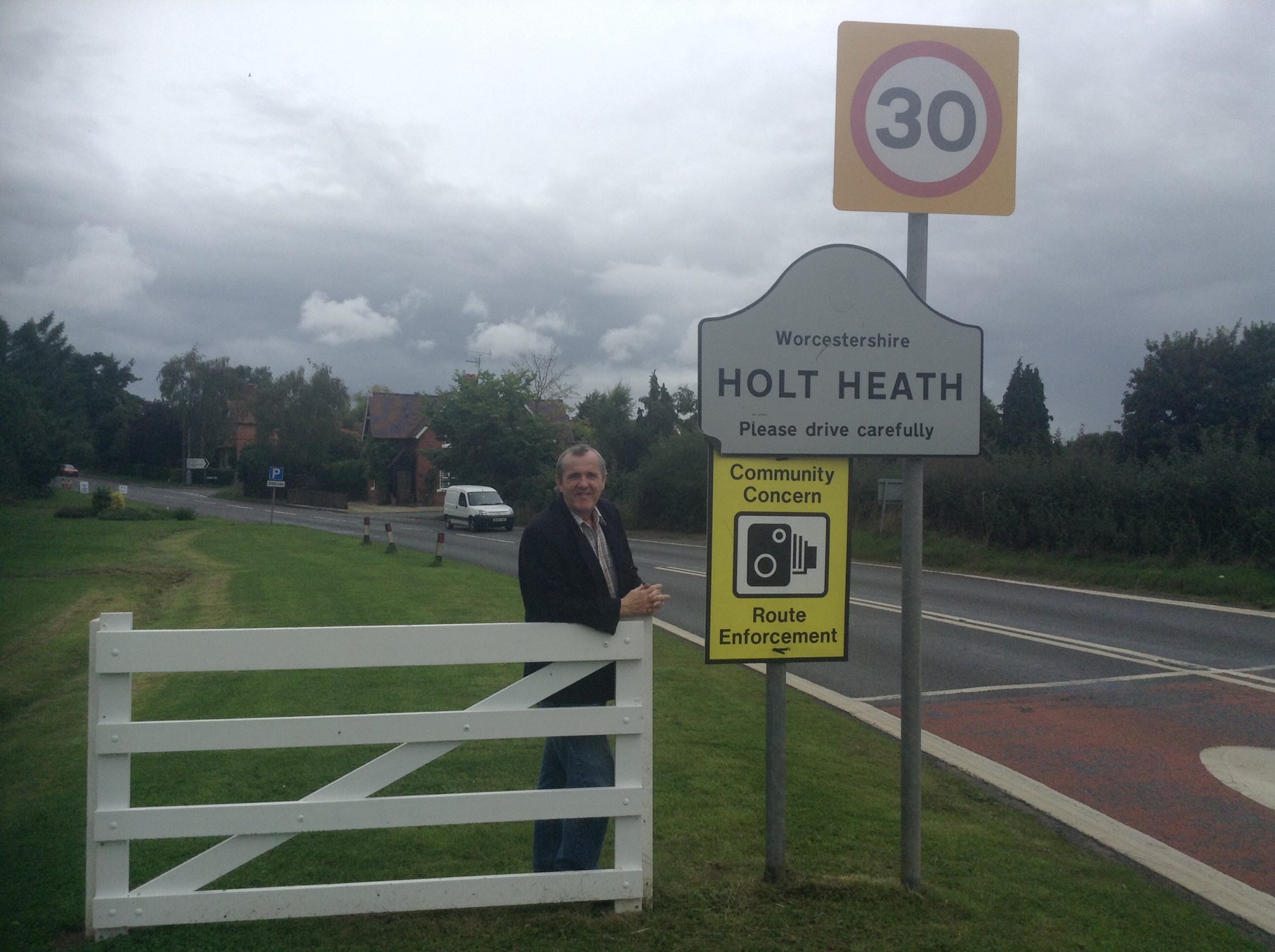 councillor-assists-with-traffic-calming-measures-west-worcestershire