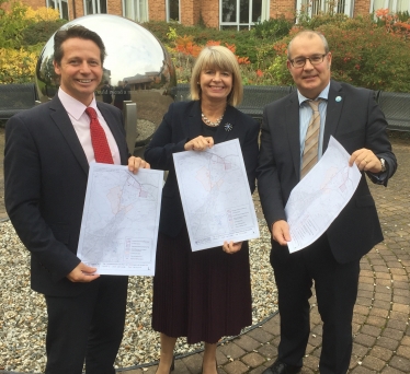 MPs Nigel Huddleston and Harriett Baldwin are briefed on the link road bid by Wychavon District Council’s Phil Merrick.   