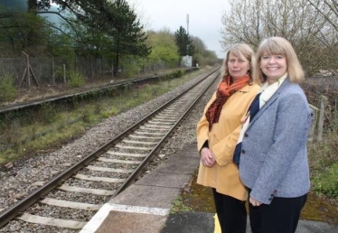 Harriett Baldwin MP  and Wychavon Leader Linda Robinson at Pershore Station